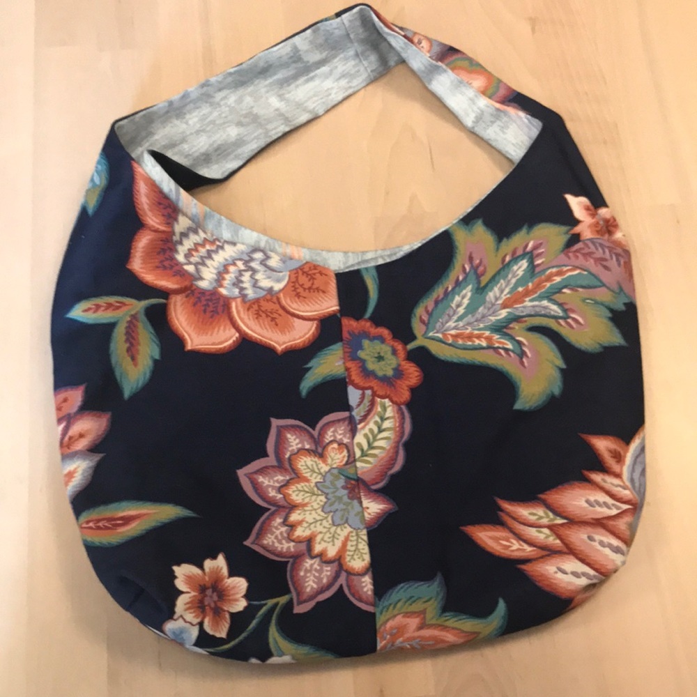 Reversible tote bag